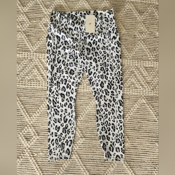 Fabletics, XXL short, oasis pureluxe leopard legging - Picture 5 of 10